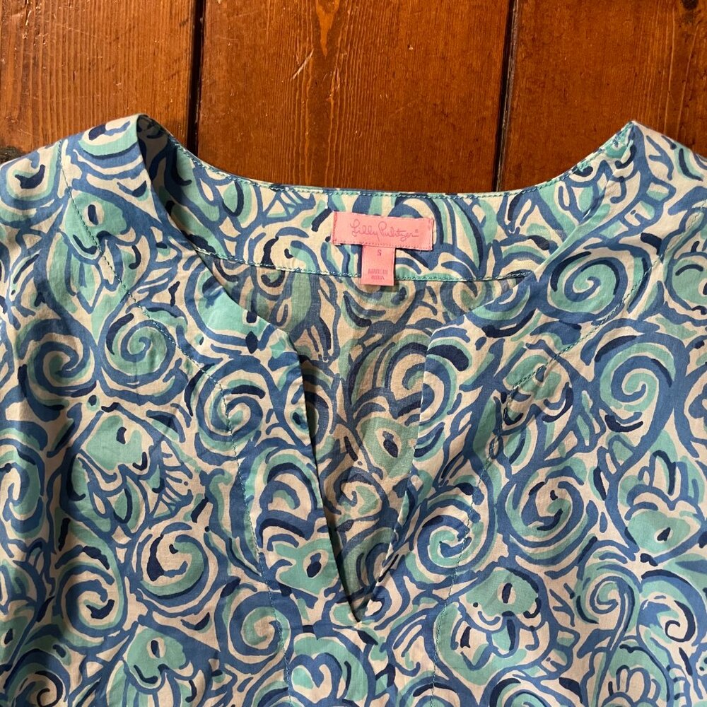 Lilly Pulitzer Amelia Island Blue White Chasing Tail Fish Small Tunic Blouse EUC - Picture 5 of 12